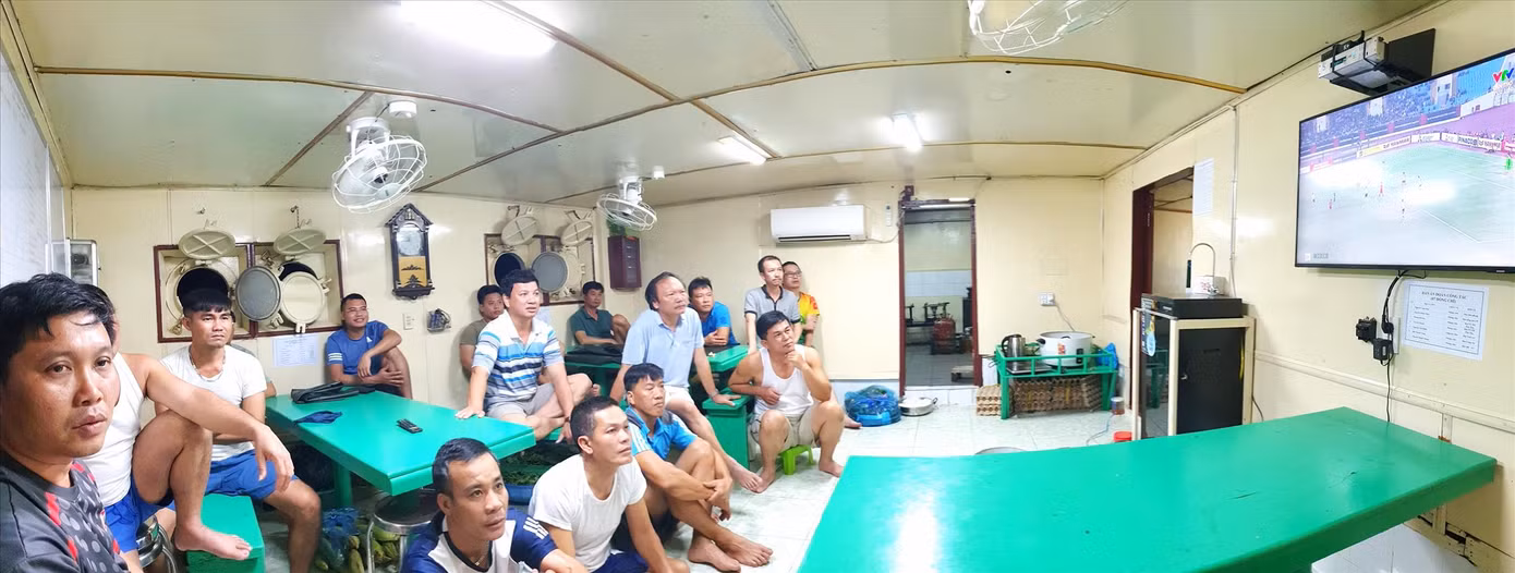 Xem bóng đá trên tàu Trường Sa 10 Xem bóng đá trên tàu Trường Sa 10