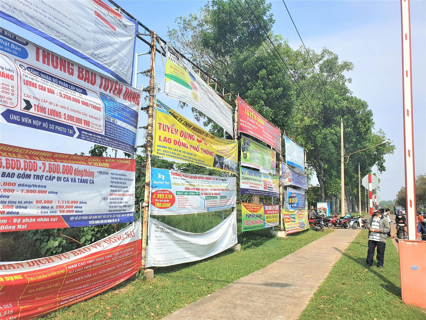Nhiều doanh nghiệp ở Đồng Nai thông báo tuyển dụng Ảnh: M.T