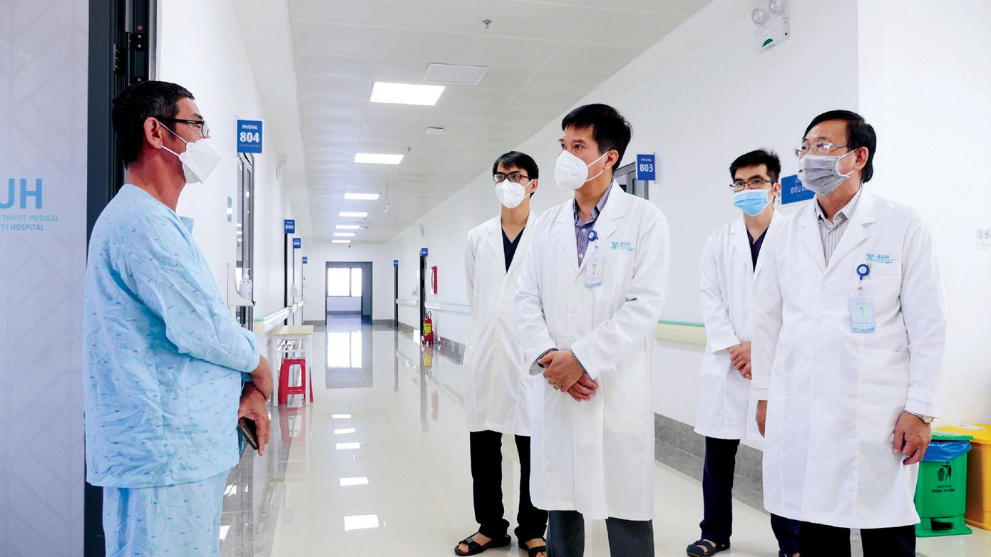 Lãnh đạo BUH thăm hỏi, động viên bệnh nhân
