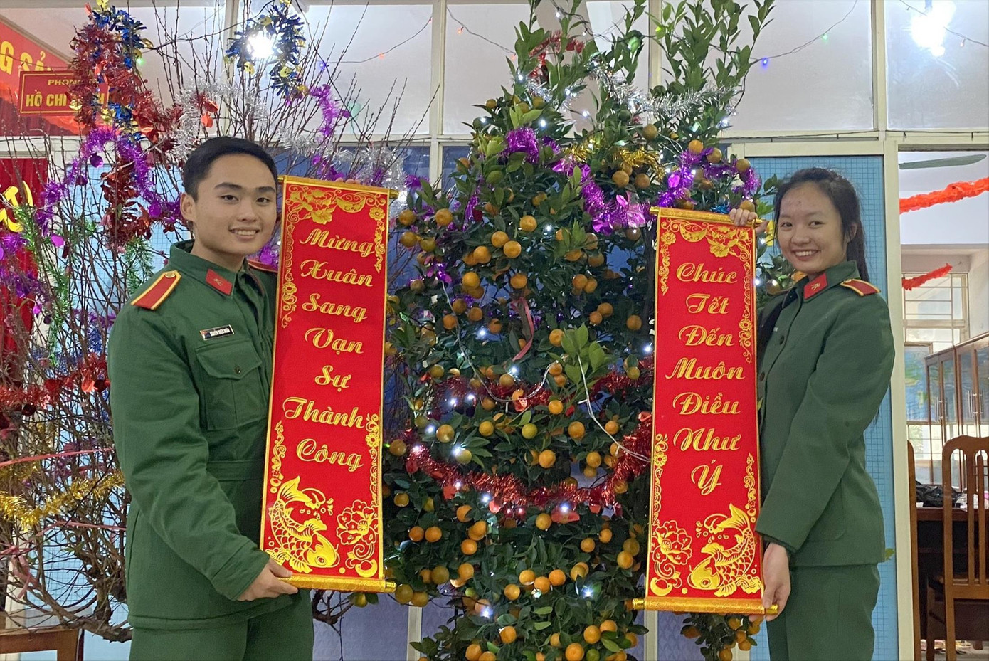 Học viên Nguyễn Thị Hà Phương (bên phải) và Nguyễn Thiện Nhân sẽ cùng đồng đội thực hiện canh trực Tết tại đơn vị với quyết tâm cao nhất Học viên Nguyễn Thị Hà Phương (bên phải) và Nguyễn Thiện Nhân sẽ cùng đồng đội thực hiện canh trực Tết tại đơn vị với quyết tâm cao nhất