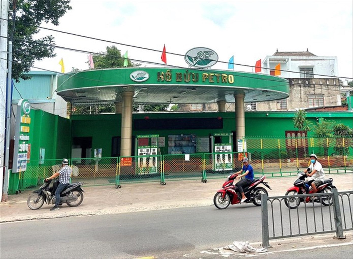 Một cây xăng ở Bình Dương đóng cửa. Ảnh: H.C.knb Một cây xăng ở Bình Dương đóng cửa. Ảnh: H.C.knb