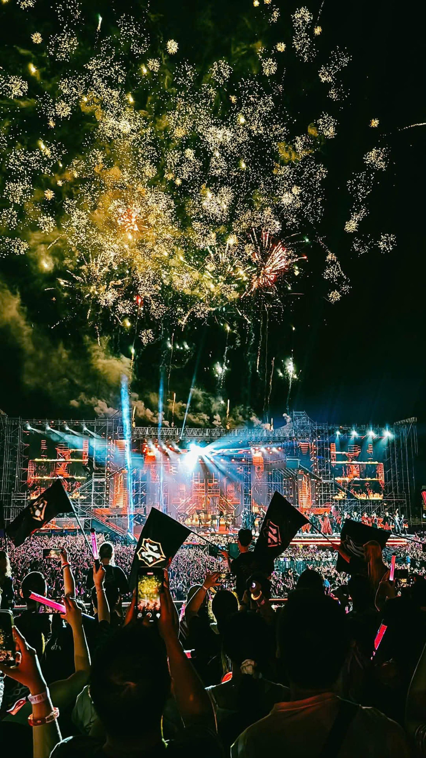 Các anh trai đốt nóng hai đêm nhạc tại TPHCM Các anh trai đốt nóng hai đêm nhạc tại TPHCM