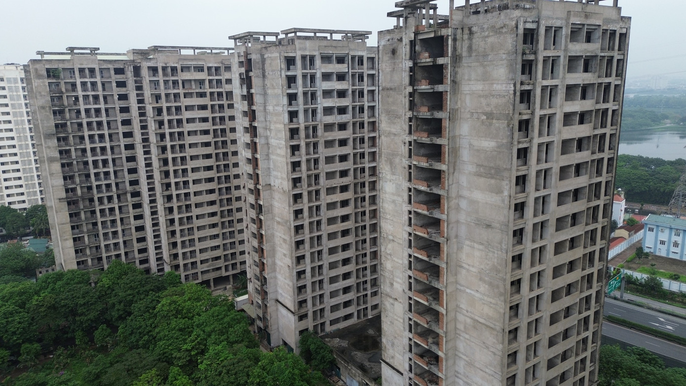 Khu ký túc xá Pháp Vân - Tứ Hiệp sau nhiều năm vẫn là những khối bê tông hoang phế.