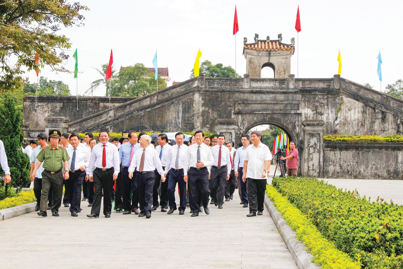 Tổng Bí thư Nguyễn Phú Trọng thăm, dâng hoa dâng hương tại Khu di tích Quốc gia đặc biệt Thành Cổ Quảng Trị ngày 3/4/2017 Tổng Bí thư Nguyễn Phú Trọng thăm, dâng hoa dâng hương tại Khu di tích Quốc gia đặc biệt Thành Cổ Quảng Trị ngày 3/4/2017