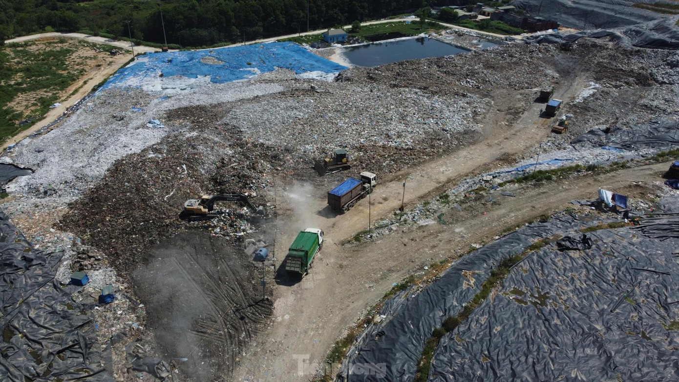 Bãi rác Xuân Sơn Ảnh: Hoàng Mạnh Thắng