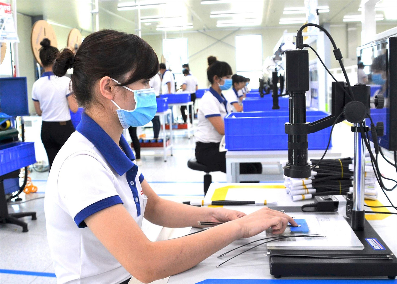 Công nhân sản xuất trong nhà máy ở Đồng Nai Ảnh: M.T