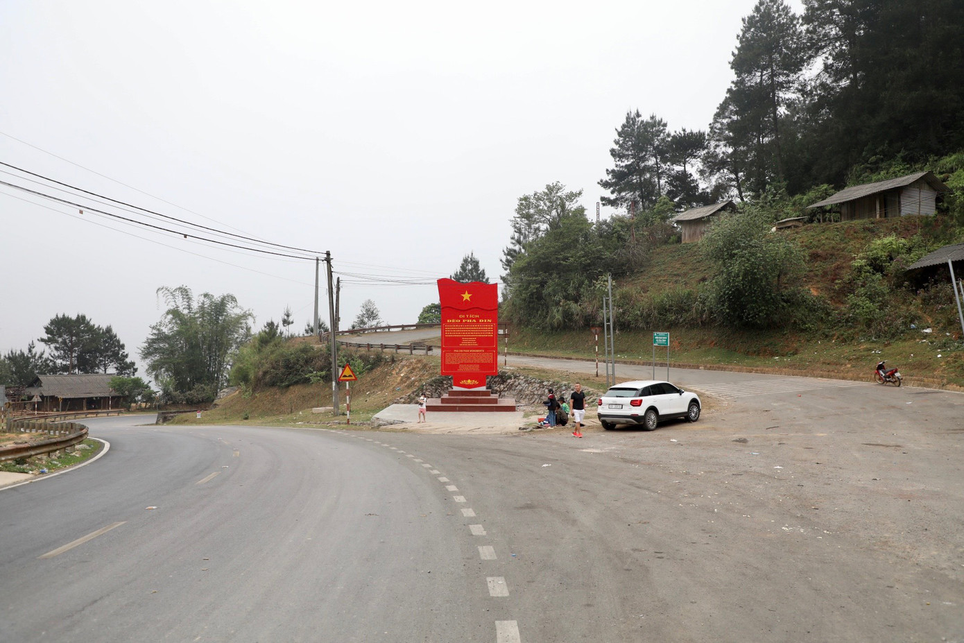 Di tích lịch sử đèo Pha Đin.