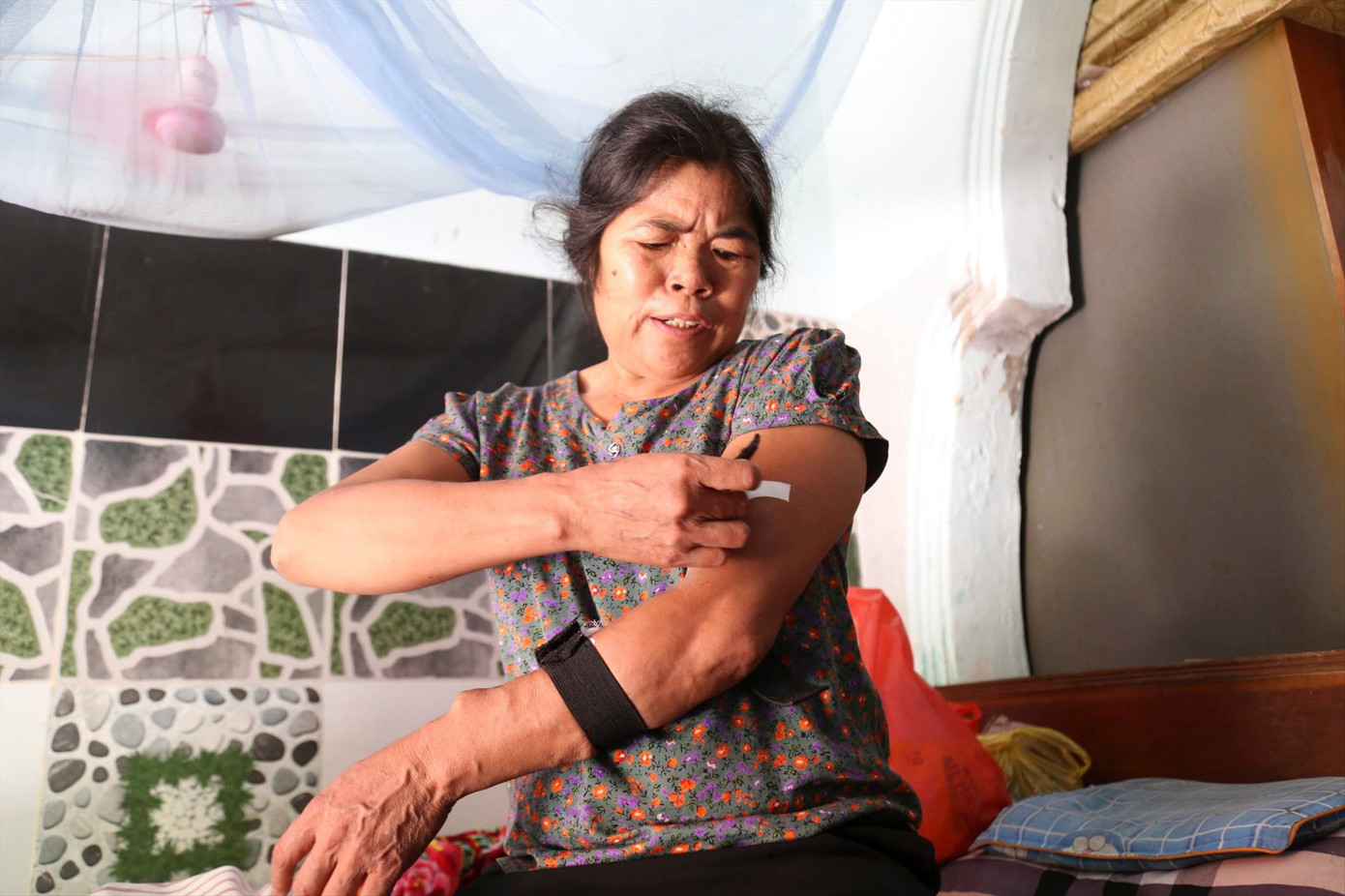 Căn phòng trọ chật chội, với cái nắng nóng gần 40 độ C khiến nhiều bệnh nhân ở ‘xóm chạy thận’ gần như kiệt sức Căn phòng trọ chật chội, với cái nắng nóng gần 40 độ C khiến nhiều bệnh nhân ở ‘xóm chạy thận’ gần như kiệt sức