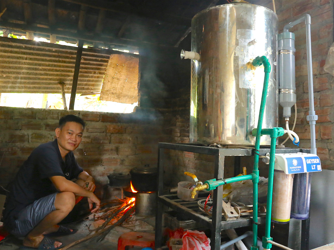 Anh Dương Quang Kiều, chủ nhân sáng chế Hệ thống bếp củi tạo nước nóng miền quê Việt