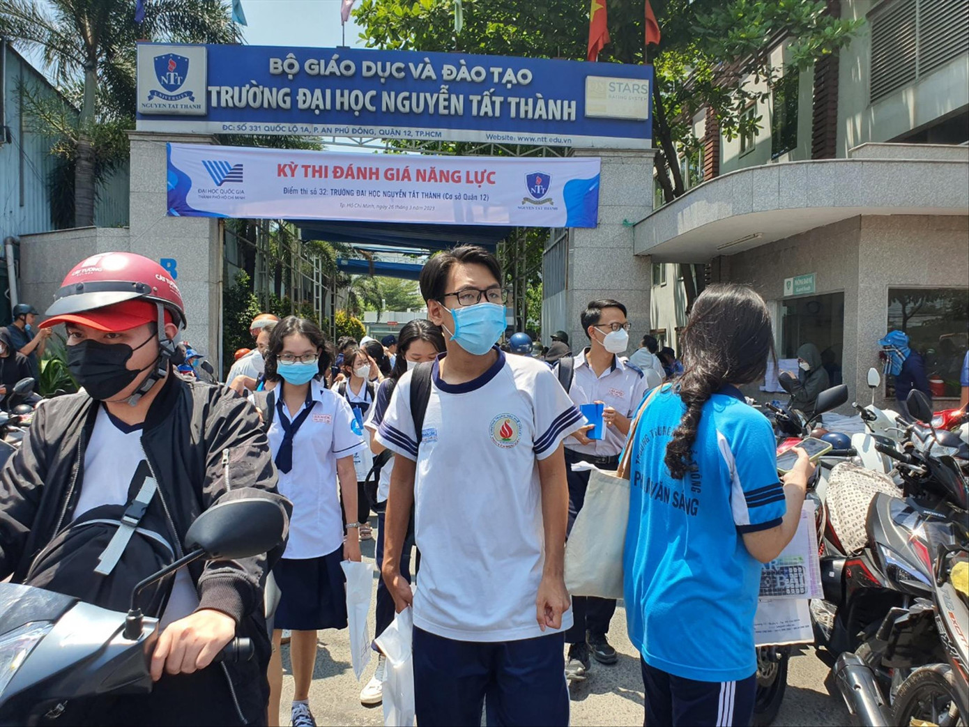 Thí sinh tham dự kỳ thi đánh giá năng lực 2023 của ĐHQG TPHCM.