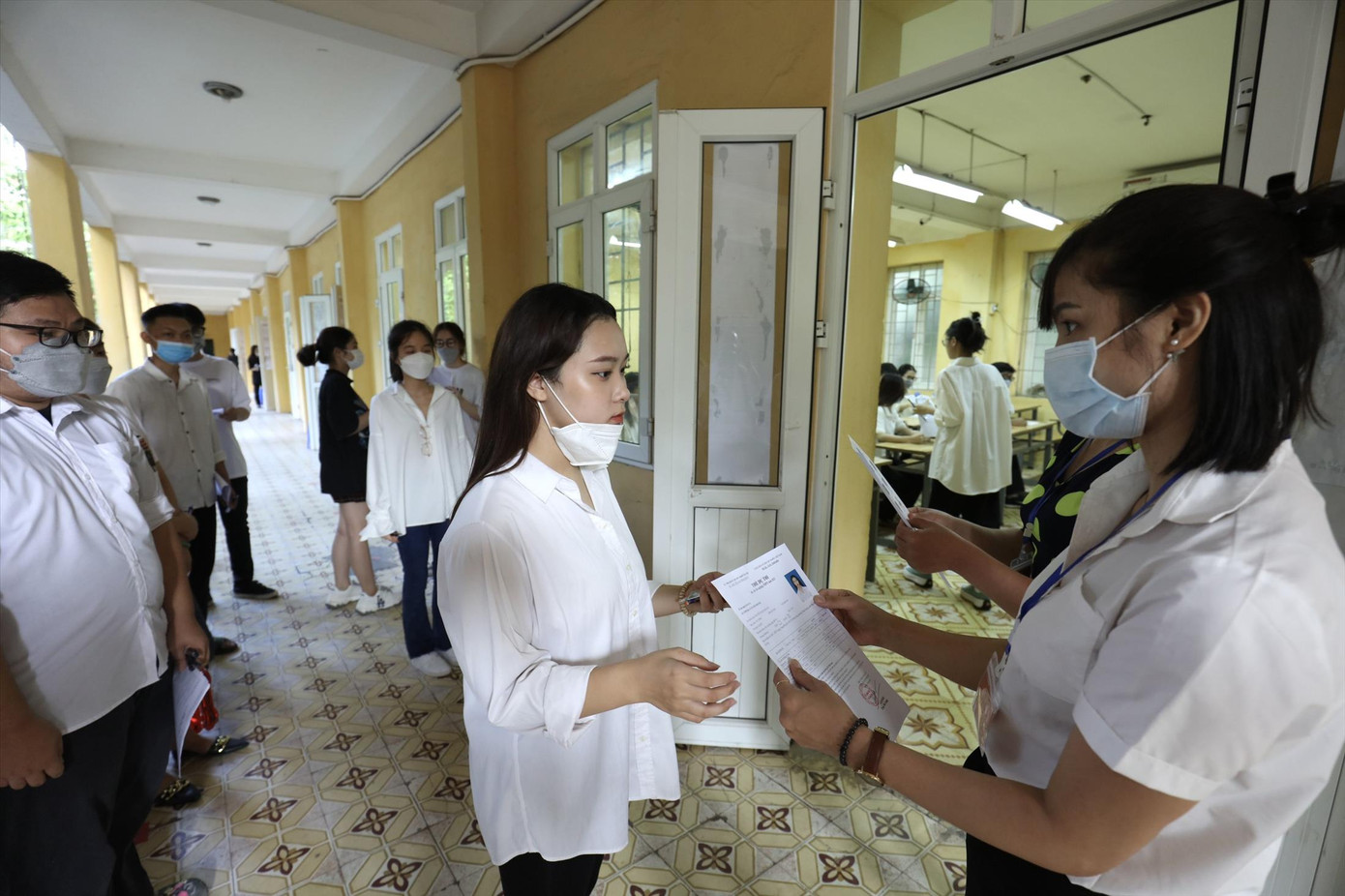 Thí sinh làm thủ tục kỳ thi tốt nghiệp THPT Ảnh: Như Ý Thí sinh làm thủ tục kỳ thi tốt nghiệp THPT Ảnh: Như Ý