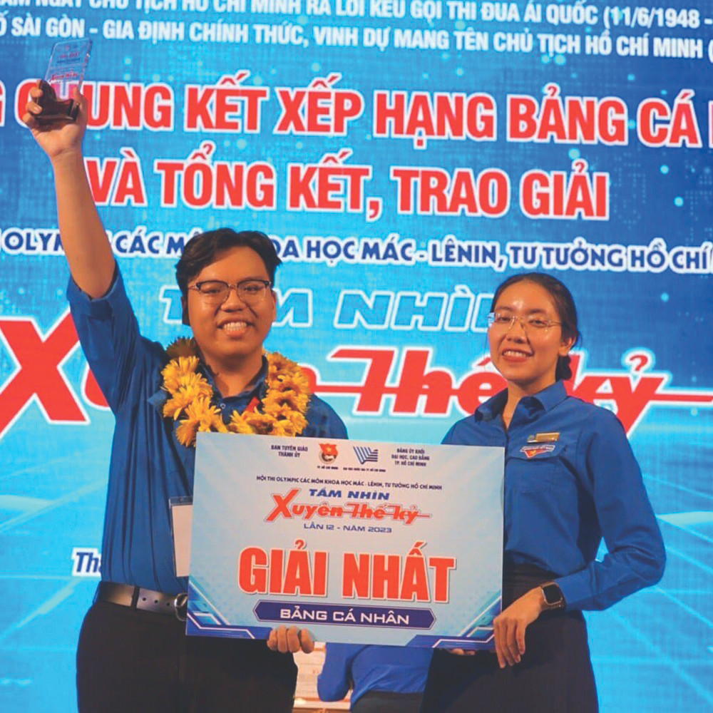 Trương Văn Hoài Khanh giành giải Nhất bảng cá nhân cuộc thi Tầm nhìn xuyên thế kỷ Trương Văn Hoài Khanh giành giải Nhất bảng cá nhân cuộc thi Tầm nhìn xuyên thế kỷ