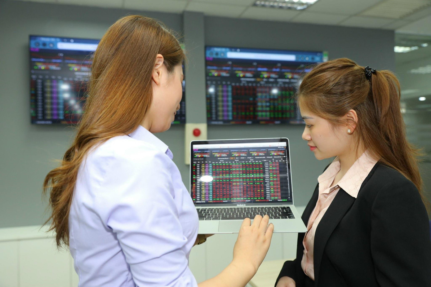 Nhà đầu tư vẫn chưa mặn mà bắt đáy, dù VN-Index giảm sâu Ảnh: Như Ý