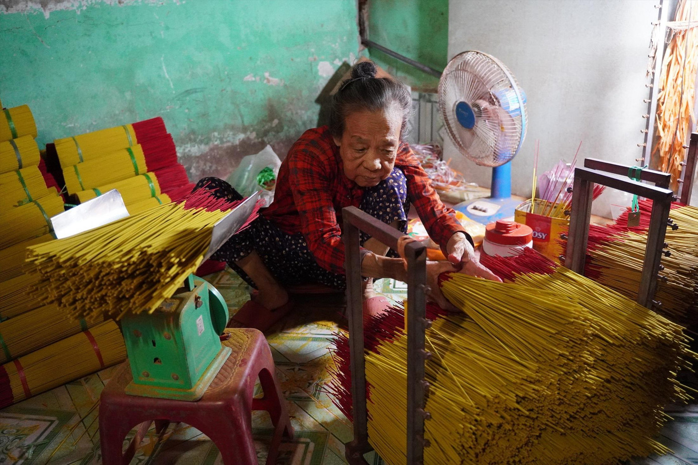 Làng nhang Lê Minh Xuân mong ngóng khách từng ngày