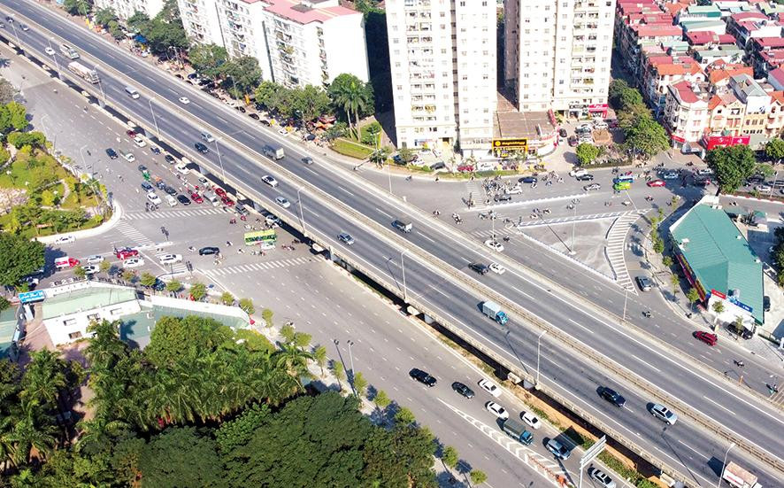 Tại nút giao Ngã tư Linh Đường - Nguyễn Hữu Thọ (Hoàng Mai), bằng giải pháp mở rộng nút và lắp đèn điều tiết giao thông, hiện nút giao này đã cũng giảm ùn tắc, va chạm giao thông