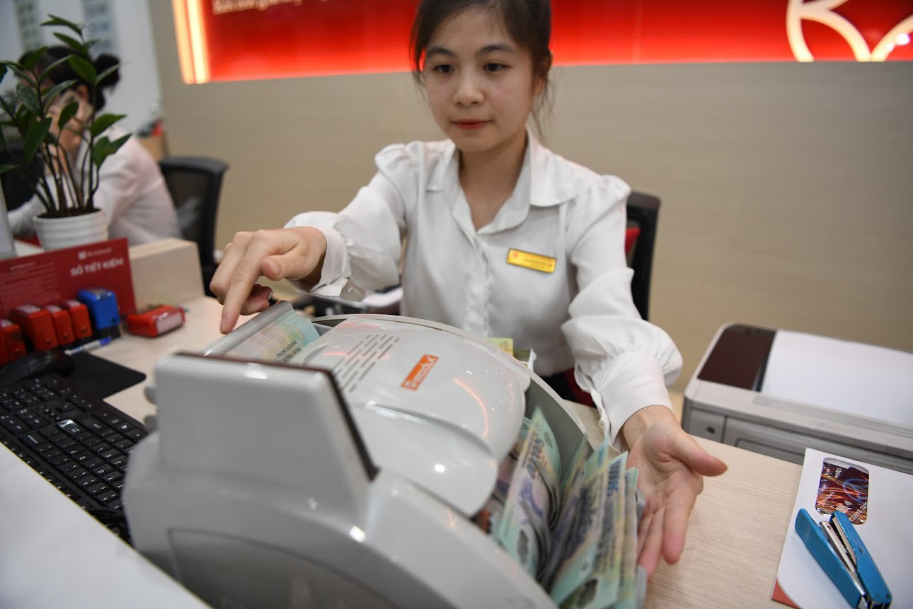 Lãi suất thấp tạo kỳ vọng cho dòng tiền chảy mạnh hơn vào kênh chứng khoán. Ảnh: Như Ý Lãi suất thấp tạo kỳ vọng cho dòng tiền chảy mạnh hơn vào kênh chứng khoán. Ảnh: Như Ý