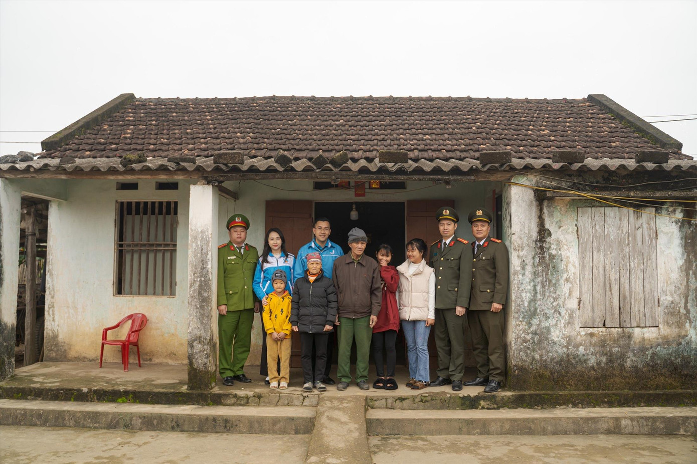 Gia đình ông Phoòng Tắc Sắn (bản Mã Thàu Phố, xã Quảng Đức, huyện Hải Hà) được tuổi trẻ Quảng Ninh hỗ trợ xây nhà mới