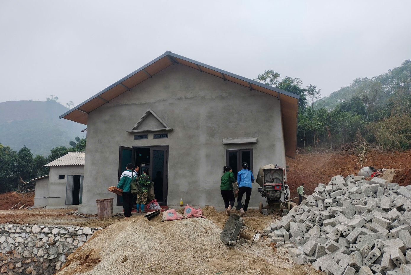 Những căn nhà mới được xây dựng trên phần đất ông Ngân hiến đã được hình thành và đi vào sử dụng