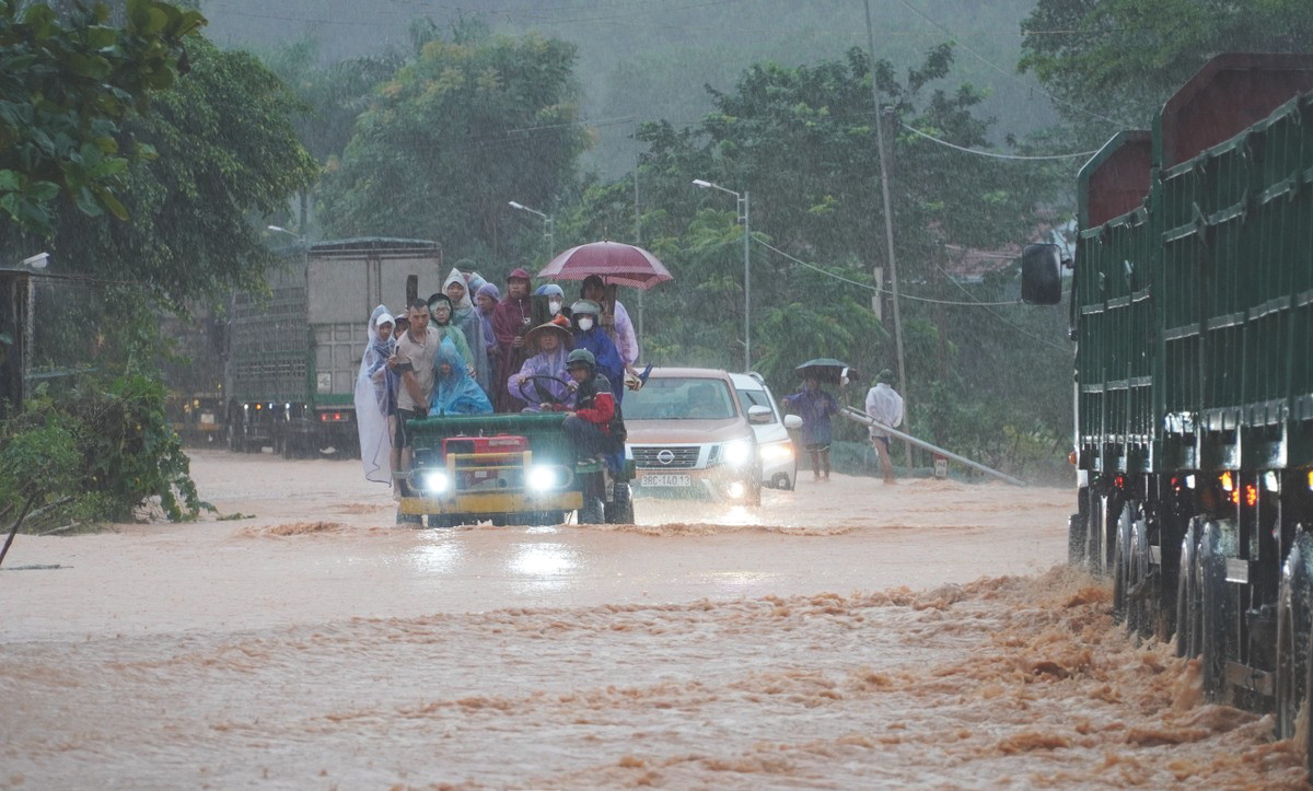 Mưa lớn cuối tháng 10 xảy ra tại Hà Tĩnh. Ảnh: Hoài Nam