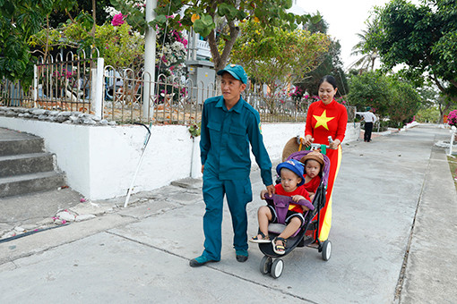 Gia đình nhỏ của anh Phạm Ngọc An ở xã đảo Song Tử Tây Ảnh: Hải Đăng Gia đình nhỏ của anh Phạm Ngọc An ở xã đảo Song Tử Tây Ảnh: Hải Đăng