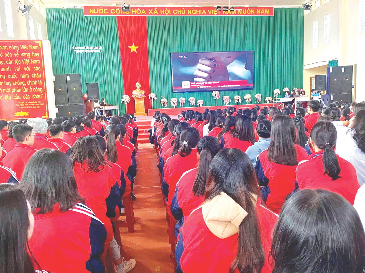 Trường THPT Hoàng Văn Thụ tuyên truyền phòng chống thuốc lá. Ảnh: Nguyễn Duy Chiến Trường THPT Hoàng Văn Thụ tuyên truyền phòng chống thuốc lá. Ảnh: Nguyễn Duy Chiến