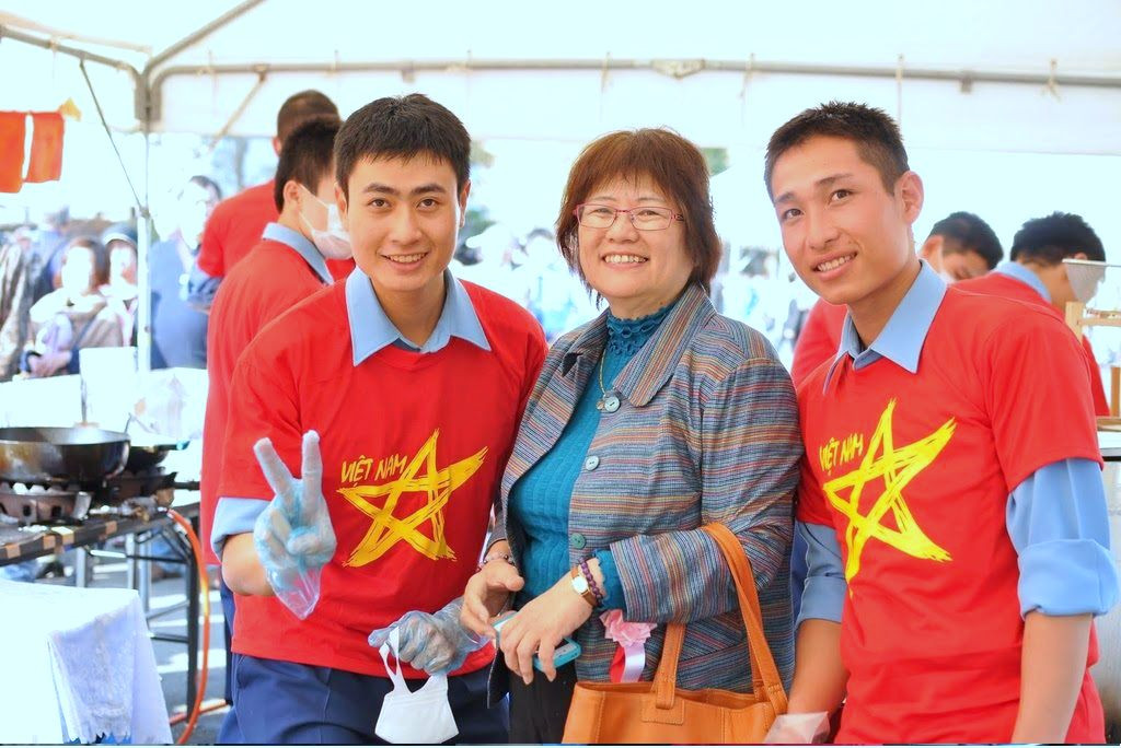 Đại úy Phùng Như Hải (ngoài cùng bên trái) tham gia một hoạt động trong thời gian du học tại Đại học Phòng vệ Nhật Bản.