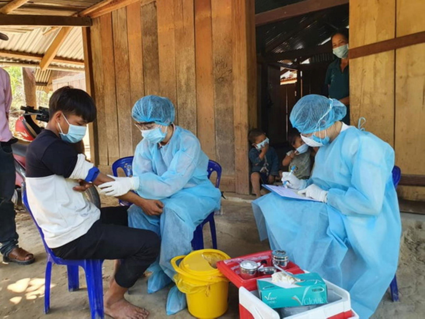 Tiêm vắc xin phòng bệnh bạch hầu Tiêm vắc xin phòng bệnh bạch hầu