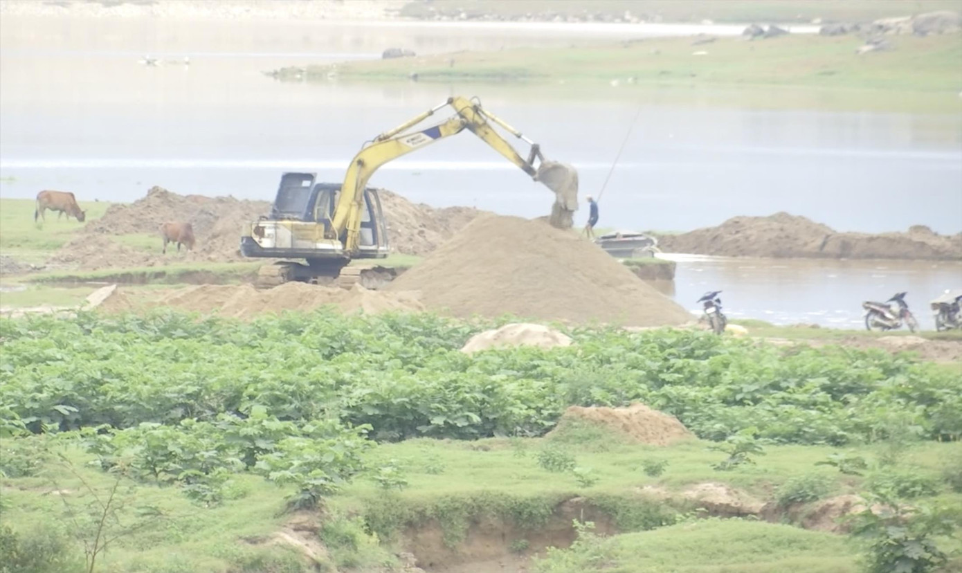 “Cát tặc” ngang nhiên nạo vét cát đầu nguồn hồ thuỷ lợi Cam Ranh năm 2020 “Cát tặc” ngang nhiên nạo vét cát đầu nguồn hồ thuỷ lợi Cam Ranh năm 2020