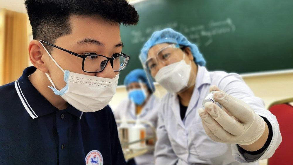 Từ 15/4, người dân bắt đầu được cấp hộ chiếu vắc xin. Ảnh: Mạnh Thắng Từ 15/4, người dân bắt đầu được cấp hộ chiếu vắc xin. Ảnh: Mạnh Thắng