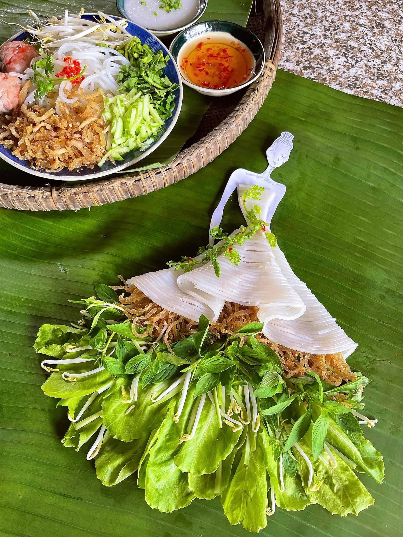 Mẫu váy làm từ bánh của NTK Nguyễn Minh Công Mẫu váy làm từ bánh của NTK Nguyễn Minh Công