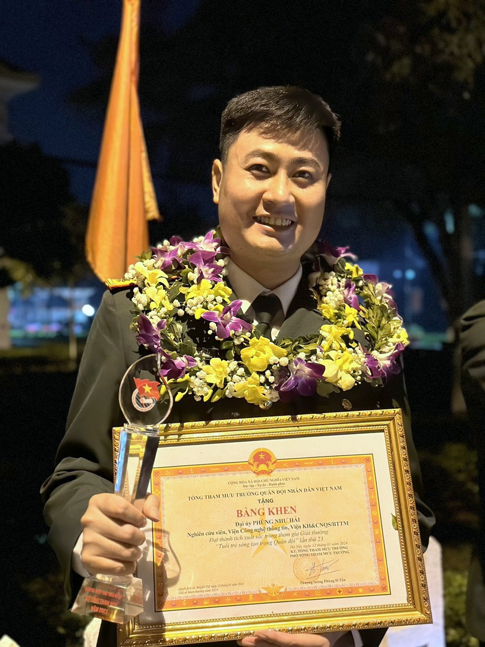 Đại úy Phùng Như Hải nhận Giải thưởng Gương mặt trẻ tiêu biểu Bộ Tổng tham mưu năm 2023