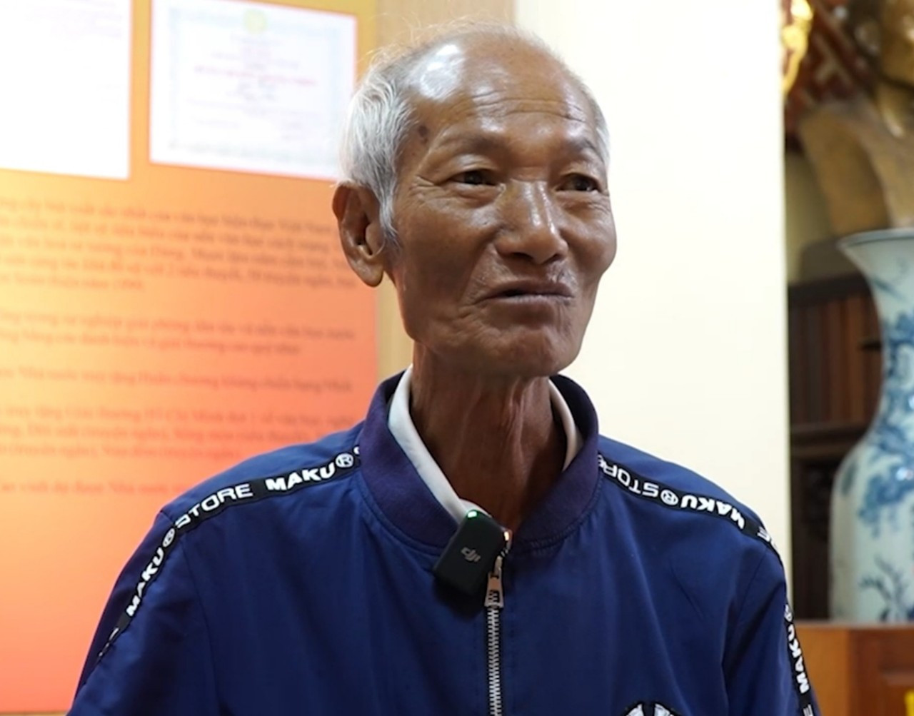 Ông Trần Hữu Vịnh, người trông coi khu tưởng niệm và là hậu duệ của nhà văn Nam Cao. Ông Trần Hữu Vịnh, người trông coi khu tưởng niệm và là hậu duệ của nhà văn Nam Cao.