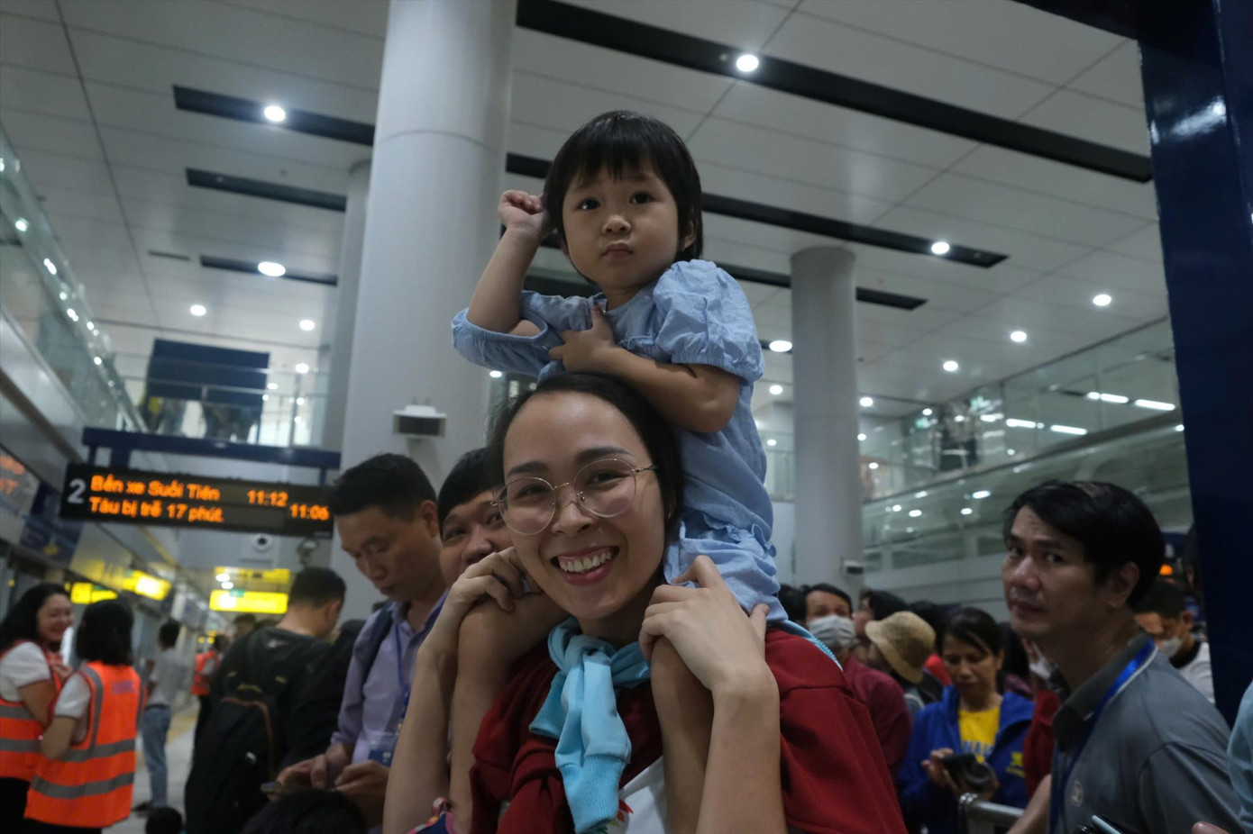 Người dân TPHCM háo hức đi tàu metro Ảnh: Duy Anh Người dân TPHCM háo hức đi tàu metro Ảnh: Duy Anh