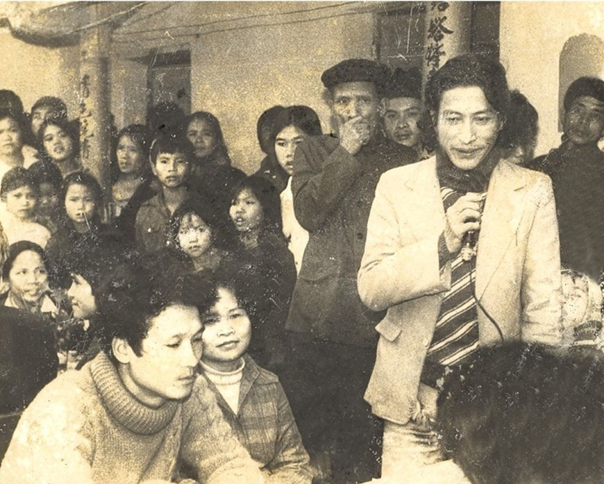 Phạm Tiến Duật đọc thơ ở Làng Chùa Ứng Hòa (Hà Tây cũ).