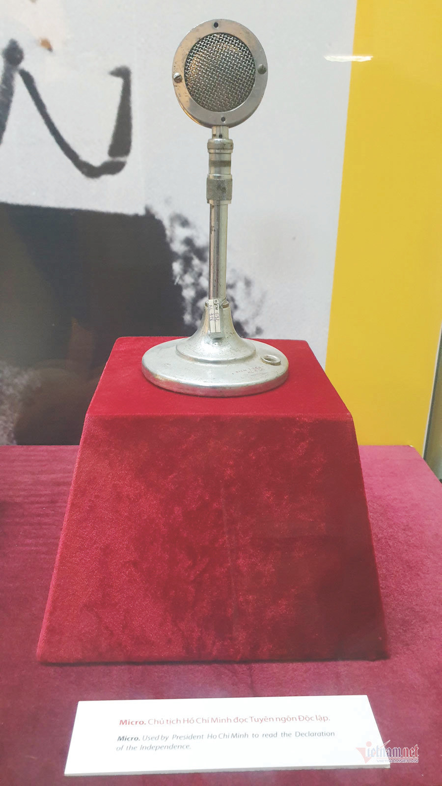 Chiếc micro Chủ tịch Hồ Chí Minh đọc Tuyên ngôn Độc lập. Ảnh: T.L