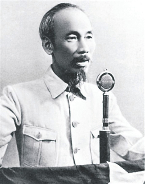 Hồ Chủ tịch đọc Tuyên ngôn Độc lập. Ảnh: T.L