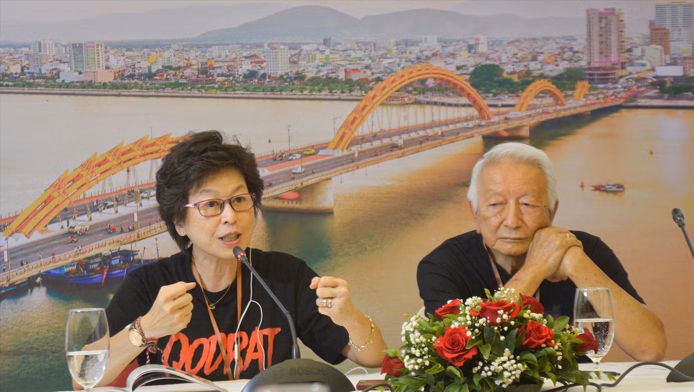 Hai cha con nhà làm phim Indonesia Linda Gozali và Hendrick Gozali Ảnh: KINH QUỐC