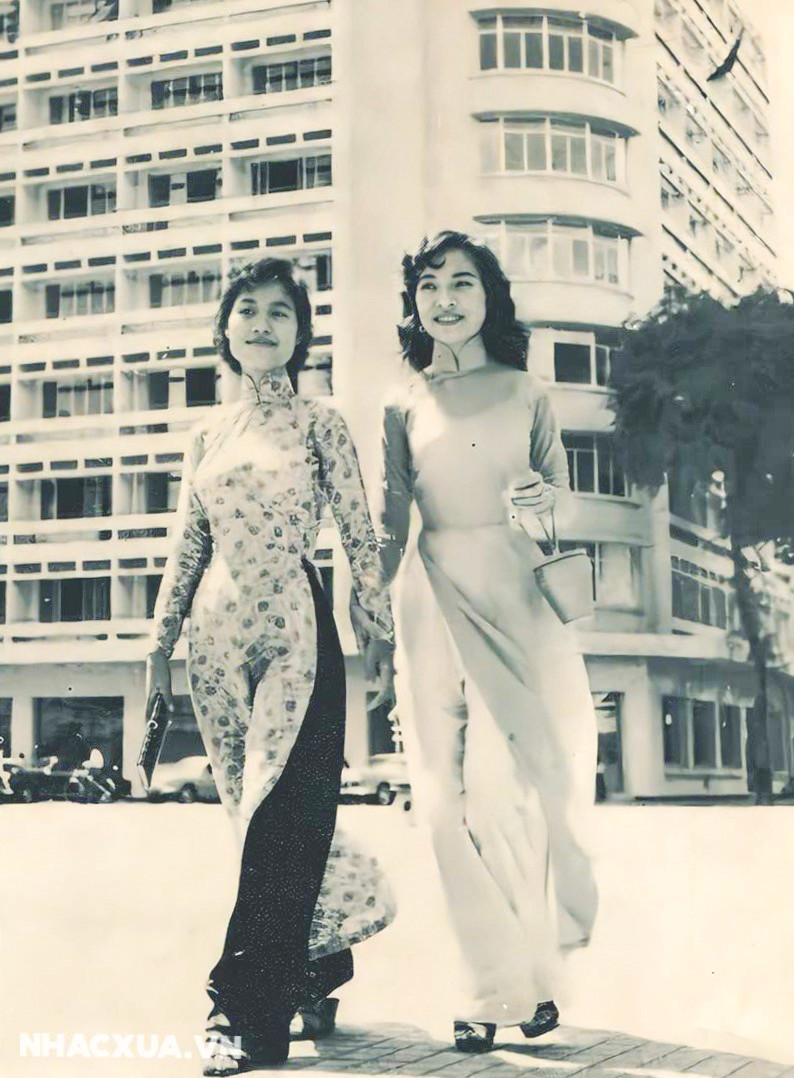 Phụ nữ và áo dài trên đường Sài Gòn trước 1975 Ảnh: Internet
