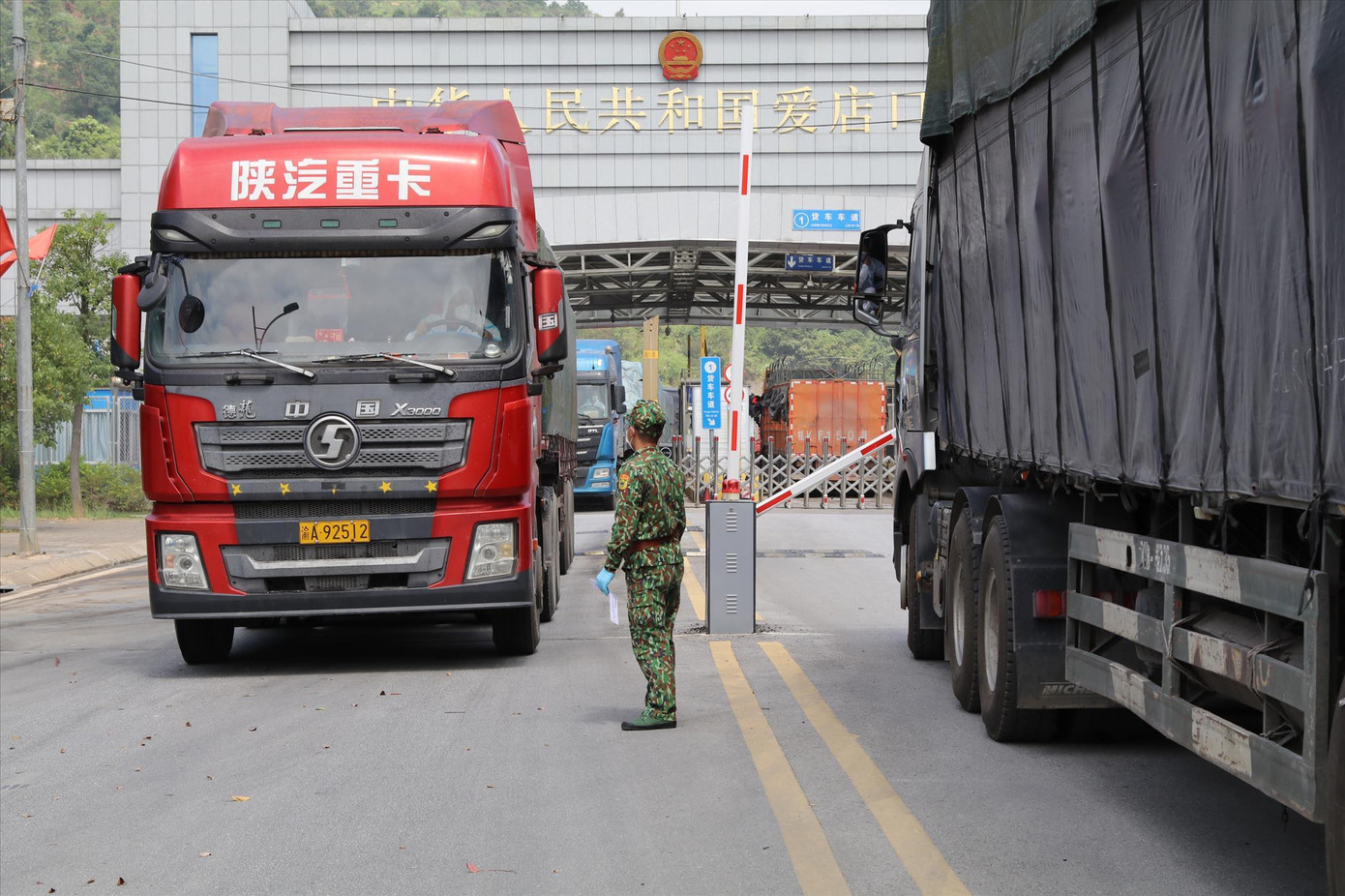 Tình hình xuất khẩu qua cửa khẩu ở Lạng Sơn vẫn khá ảm đạm Ảnh: Duy Chiến Tình hình xuất khẩu qua cửa khẩu ở Lạng Sơn vẫn khá ảm đạm Ảnh: Duy Chiến