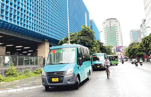 Để liên kết giữa mạng VTHKCC, hiện đại diện Sở GTVT Hà Nội đã mở nhiều tuyến buýt mini, buýt điện kết nối với đường sắt đô thị Ảnh: Như Ý Để liên kết giữa mạng VTHKCC, hiện đại diện Sở GTVT Hà Nội đã mở nhiều tuyến buýt mini, buýt điện kết nối với đường sắt đô thị Ảnh: Như Ý