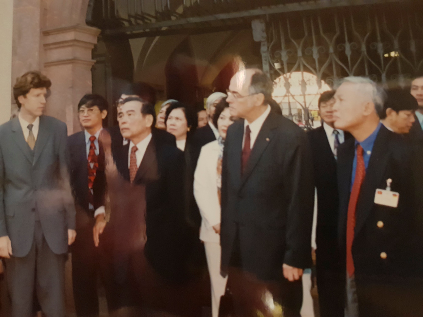 Ông Vũ Khoan (bìa phải) trong một sự kiện ở nước ngoài Ông Vũ Khoan (bìa phải) trong một sự kiện ở nước ngoài