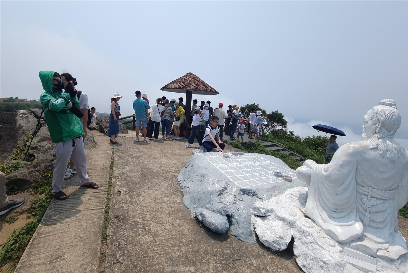 Đà Nẵng sẽ mở tua thưởng trà trên đỉnh Bàn Cờ, bắt “trend” tỷ phú Bill Gates. Ảnh: Thanh Hiền.