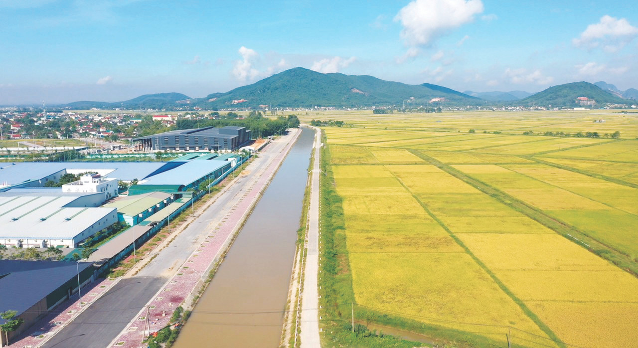 Từ một huyện thuần nông, càng ngày Yên Thành càng nhiều nhà máy mọc lên bên cạnh những đồng lúa tốt tươi Từ một huyện thuần nông, càng ngày Yên Thành càng nhiều nhà máy mọc lên bên cạnh những đồng lúa tốt tươi