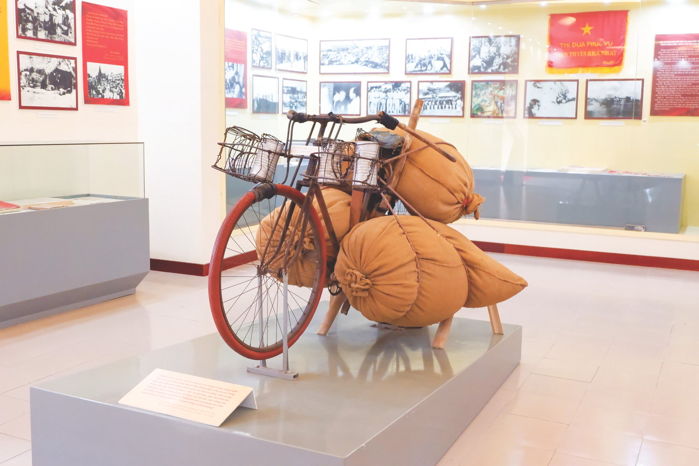 Chiếc xe đạp thồ của ông Trịnh Ngọc với kỷ lục vận chuyển 345,5 kg/chuyến đang được trưng bày ở Bảo tàng tỉnh Thanh Hóa.