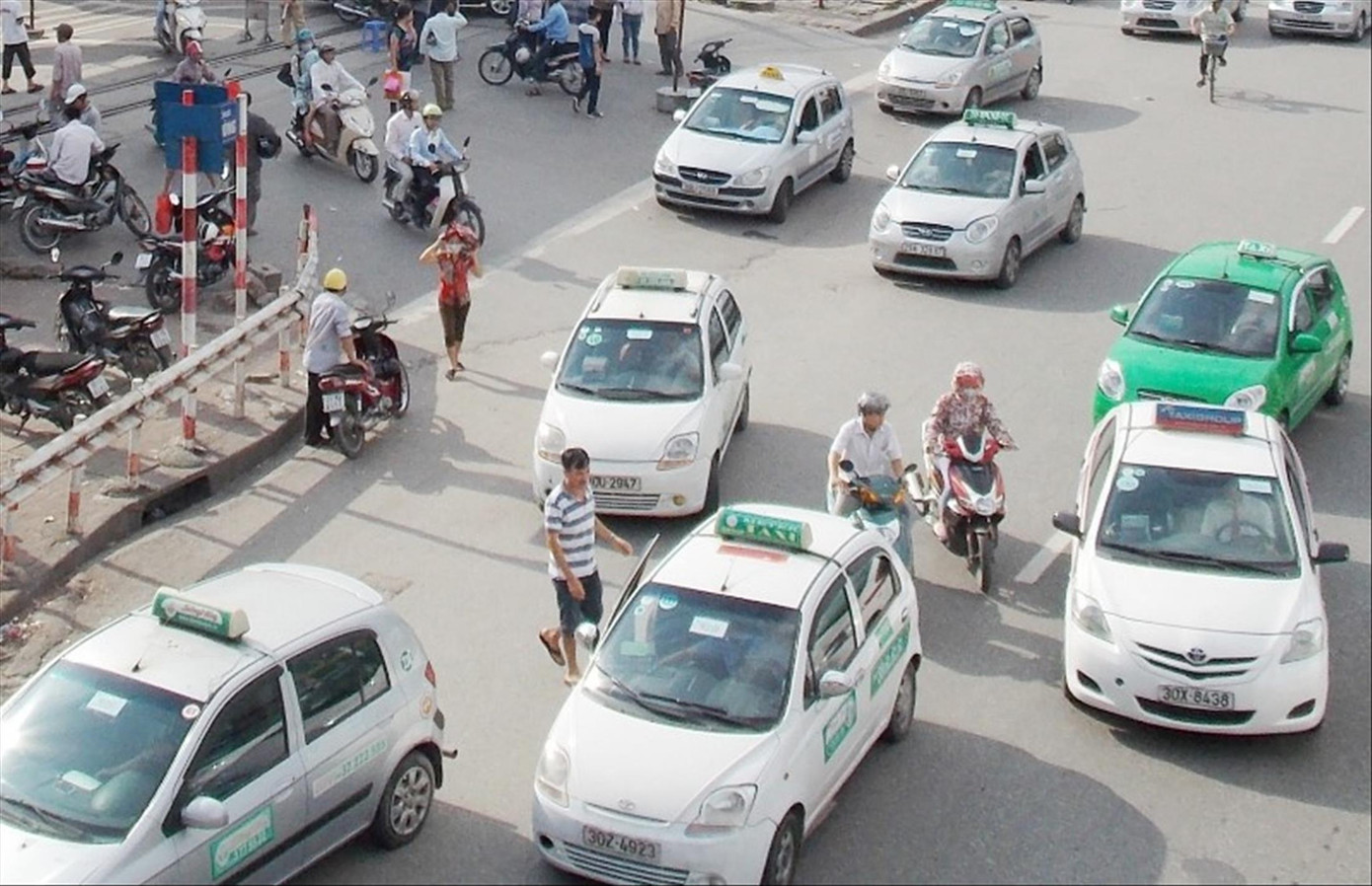 Taxi hoạt động ở Hà Nội Ảnh: Anh Trọng