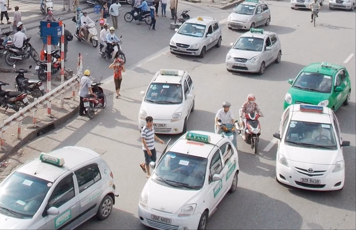 Taxi hoạt động ở Hà Nội Ảnh: Anh Trọng Taxi hoạt động ở Hà Nội Ảnh: Anh Trọng