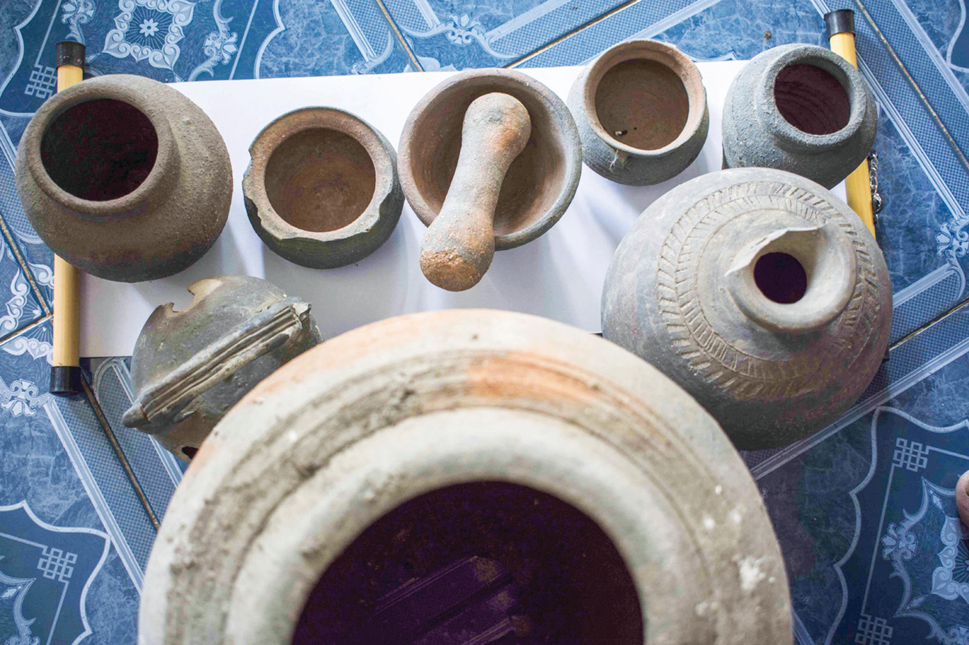 Đồ gốm sứ được tìm thấy gần thành cổ Châu Sa Ảnh: Văn Chương