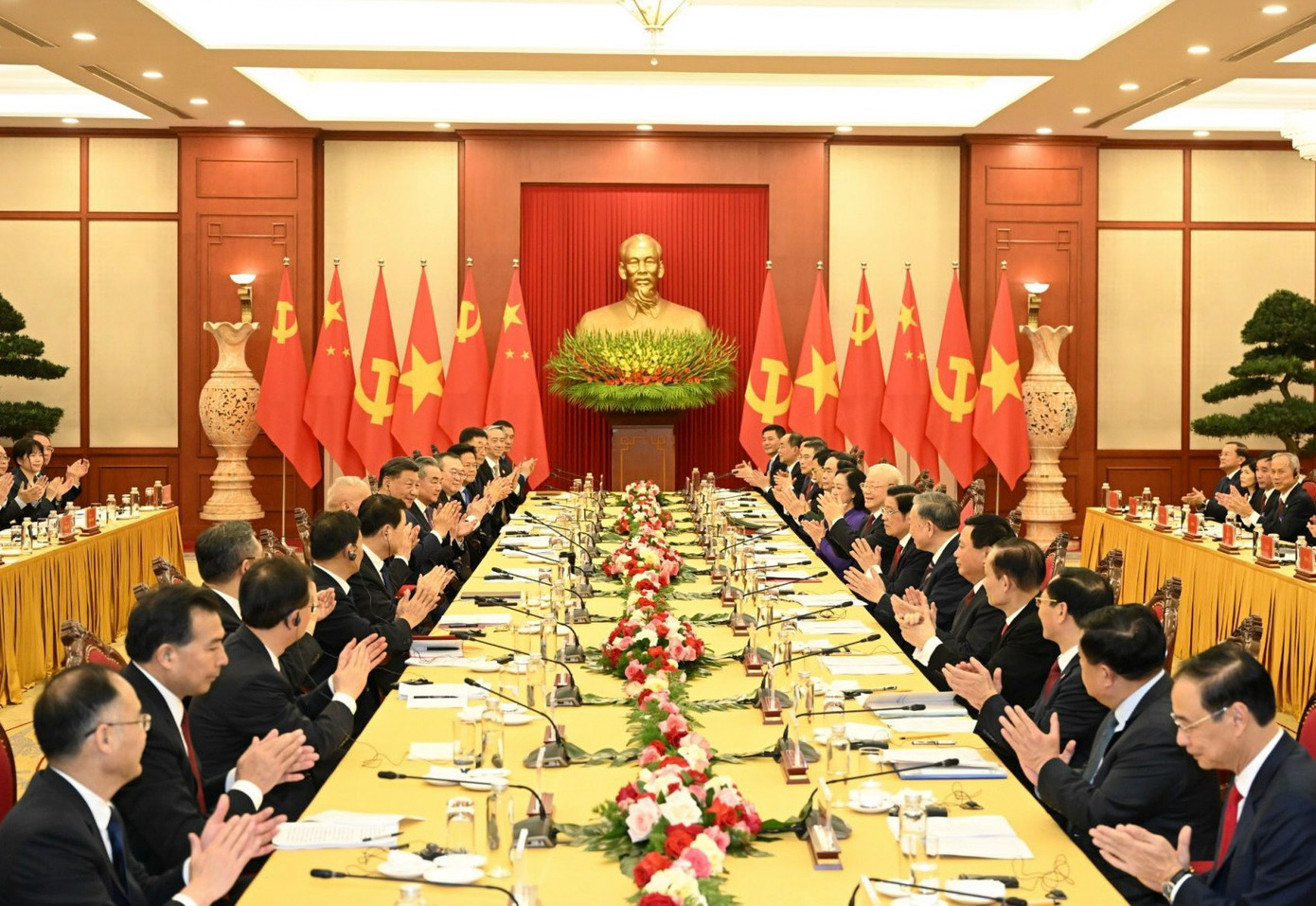 Tổng Bí thư Nguyễn Phú Trọng hội đàm với Tổng Bí thư, Chủ tịch Trung Quốc Tập Cận Bình. Ảnh: Như Ý. Tổng Bí thư Nguyễn Phú Trọng hội đàm với Tổng Bí thư, Chủ tịch Trung Quốc Tập Cận Bình. Ảnh: Như Ý.