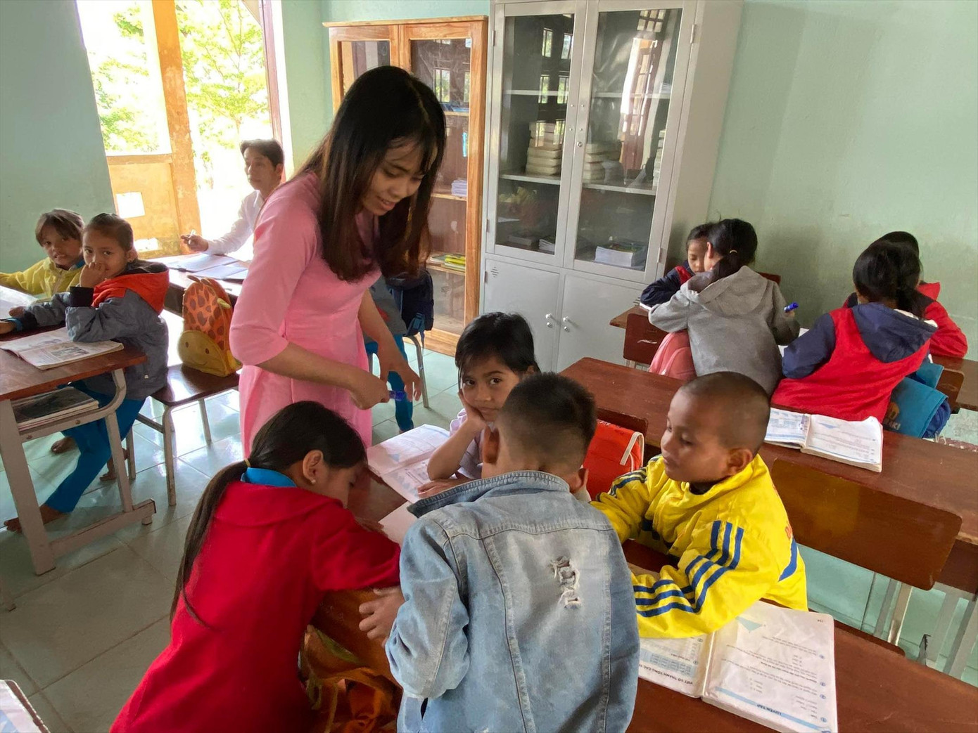 Giáo viên mầm non hiện có mức lương thấp