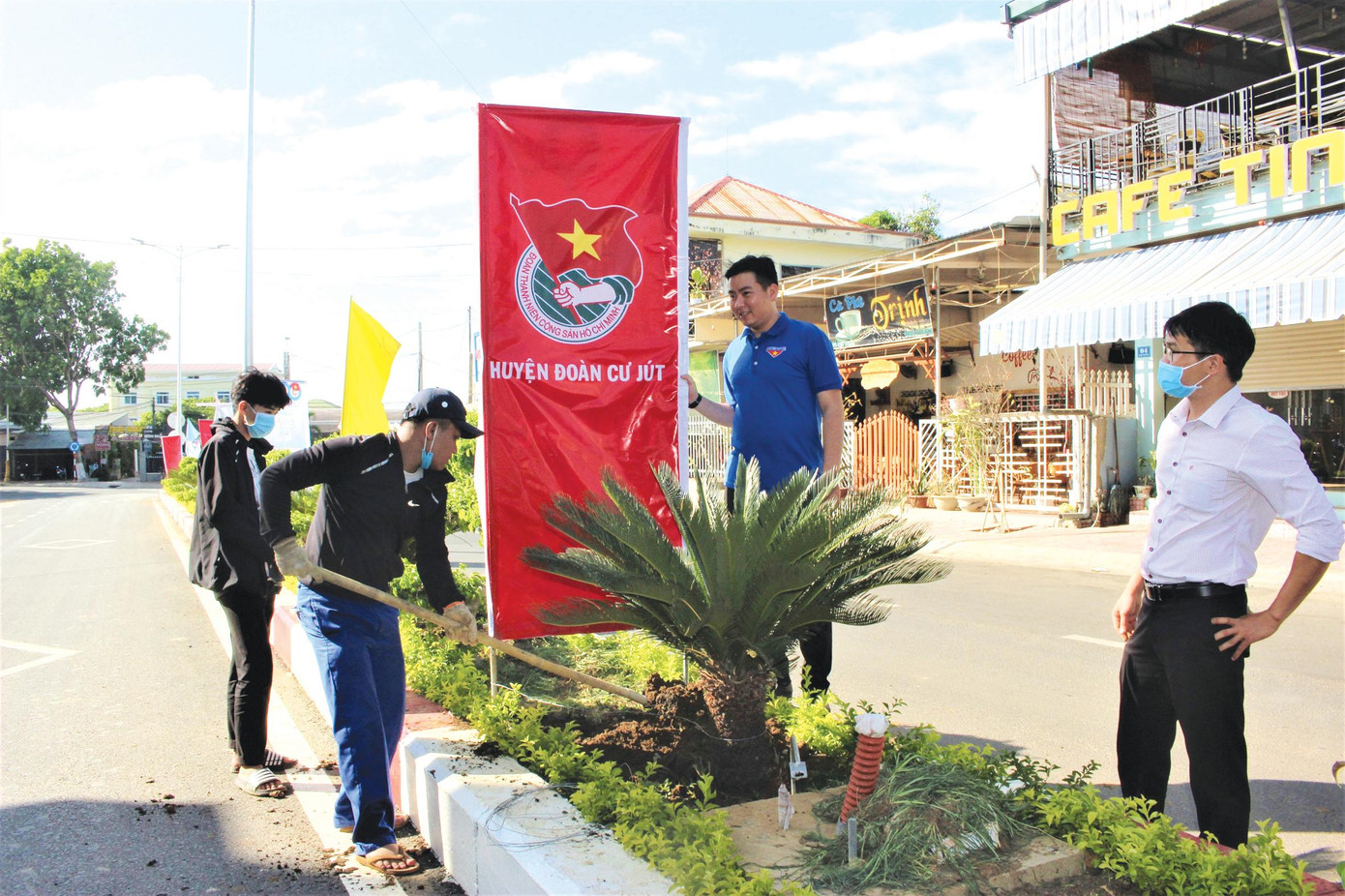 Đường sá được mở rộng đã tạo diện mạo mới cho huyện Cư Jút